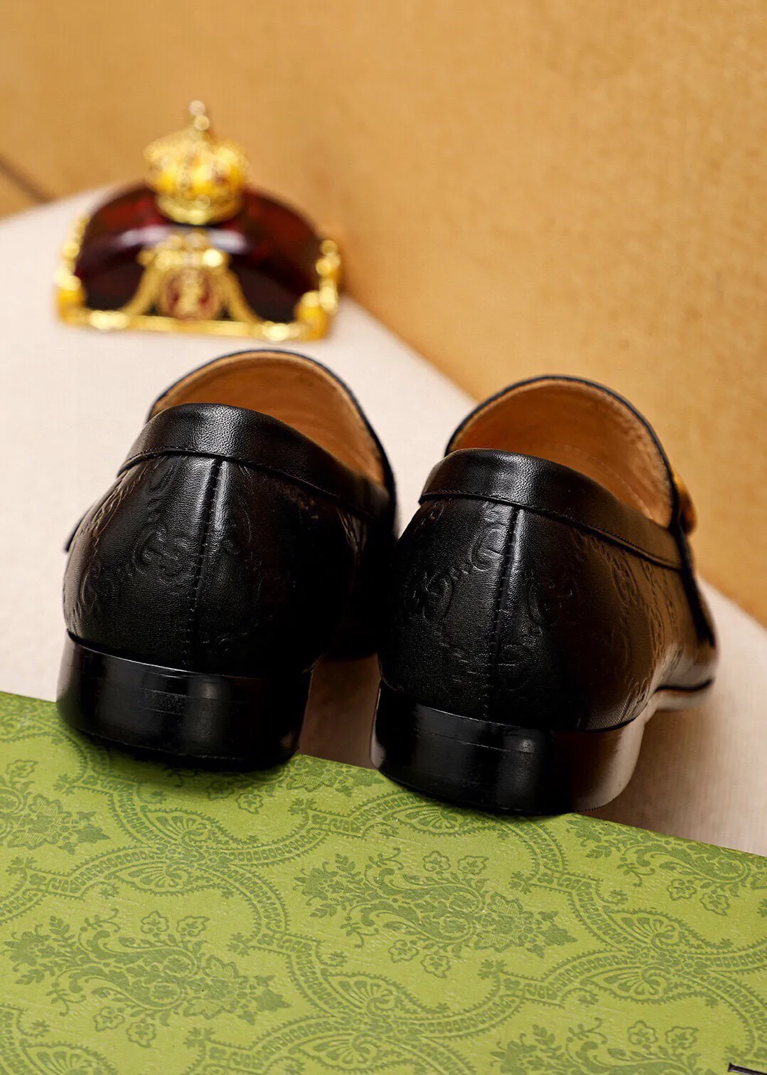 Men's shoes 💰442 💐 Product trademark: GUCCI "Gucci" casual leather shoes Regular size: 38-44 (45.46.47🉑️customized) Product materials: Selected imported first-layer calfskin embossed upper + classic hardware buckle, imported cowhide leather lining. Strong three-dimensional visual effect, original combination outsole Color: 2⃣️colors available